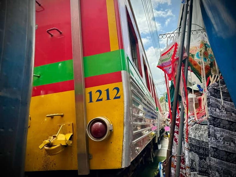Bangkok: Floating Market and Train Market Experience - The Audio Guide in 28 Languages: How to Use It Without Fuss