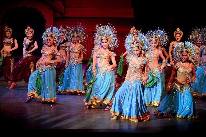 Colosseum Show Pattaya – Ticket Admission - Turning it into a great night: pre-drinks and simple pacing