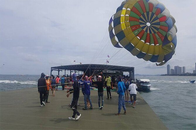 Coral Island speed boa-Parasailing and others activities choice - Free time and beach play: what happens after the main rush
