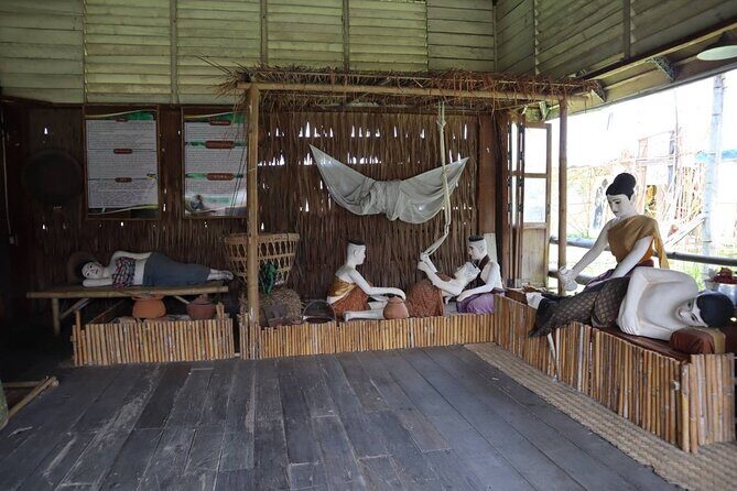 Discovery Pattaya Tour with Famous Attraction and Lunch - Gems Gallery Pattaya: a short stop that some people love