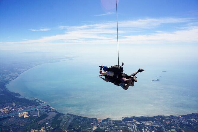 First Jump Tandem Skydive Pattaya Include Pickup Transfer - The aircraft to the exit: why your body will be guided
