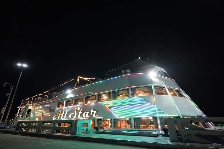 Pattaya: All Star Dinner Cruise, Cabaret Show & Beer Buffet - Boarding Atmosphere: Teak Details, a Floating Stage, and a Warm Welcome