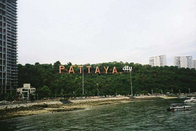Pattaya: Buddha, Floating Market, Gems Museum Tour & Lunch - Gems Gallery Pattaya: Museum-Style Viewing Plus a Store Environment