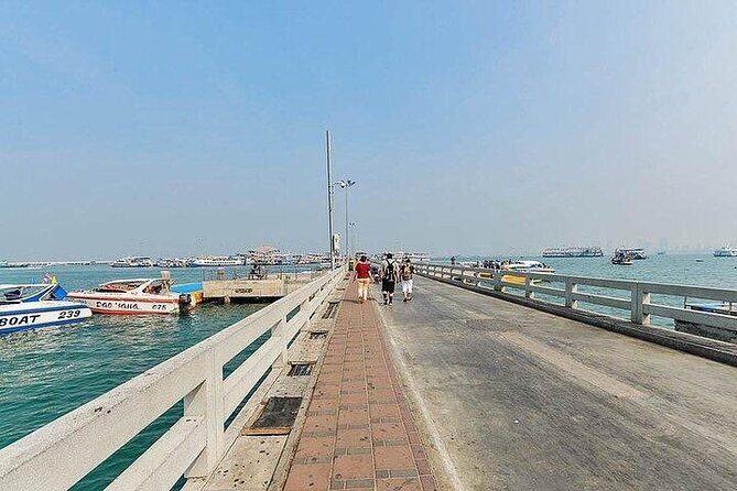 Pattaya City Tour: Big Buddha, Viewpoint and Gems Gallery - Inside GEMS GALLERY: what the toy-train stop actually adds