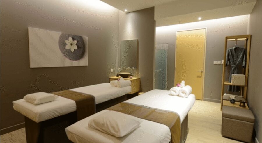 Pattaya: Let's Relax Spa Pattaya Terminal 21 E-Voucher - The Spa Experience package: wrap, Dr. Spiller facial, hot stone