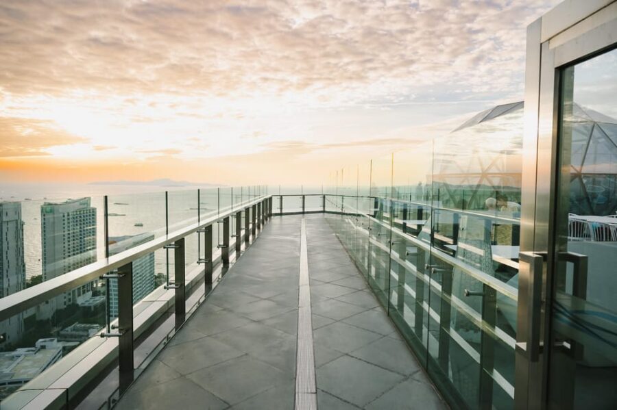 Pattaya: The Sky 32 at Grande CentrePoint Hotel - The 90-minute dining flow: what to expect from the timing