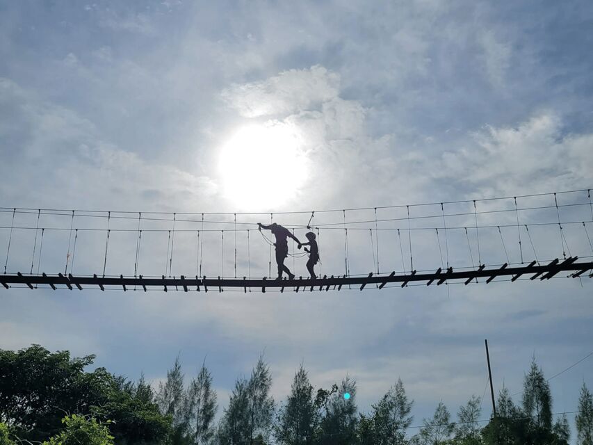 Pattaya: Zipline Adventure with 25 Platforms w/ Kids Option - Buddha Mountain (Khao Chee Chan) views: how to enjoy them without losing your nerve