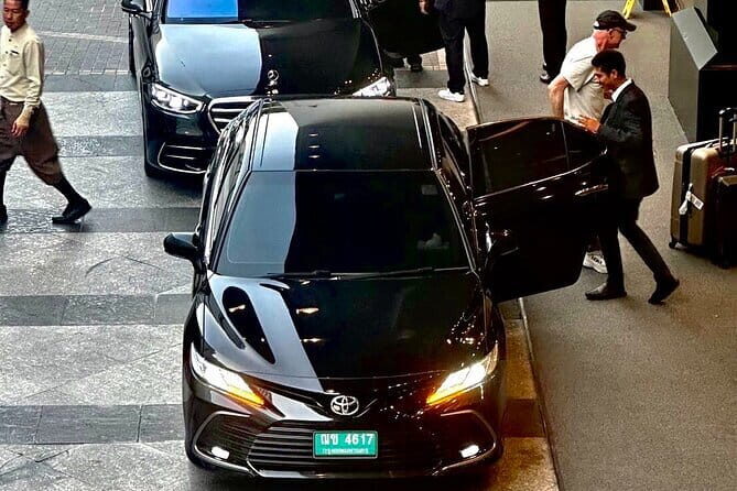 Private Airport Transfer Suvanbhumi BKK To Pattaya - Meeting your driver at Suvarnabhumi: names, booths, and Door 4