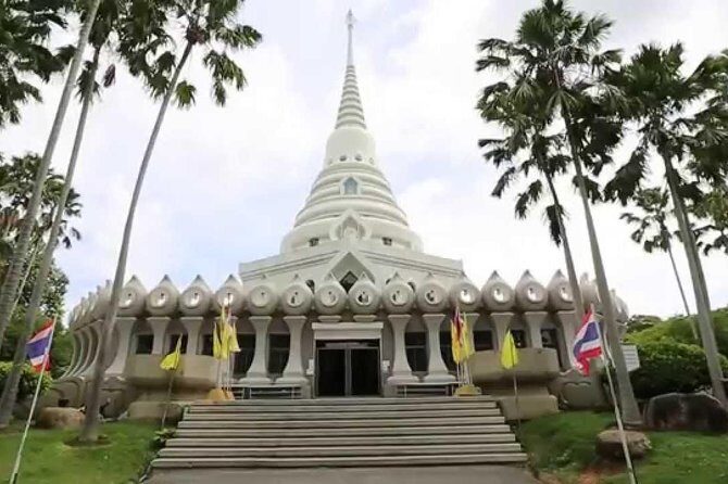 Temples & Cultural Tour Pattaya - What to wear and bring for Thai temples in Pattaya heat
